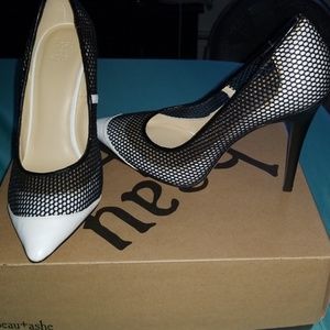 Black and white Mesh detailed pointy toe Heels